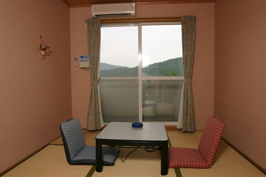 Hakuchiso Hotel Miyoshi  Exterior photo